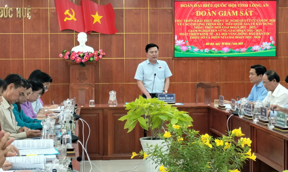 Đoàn giám sát của Đoàn ĐBQH tỉnh Long An làm việc tại Đức Huệ