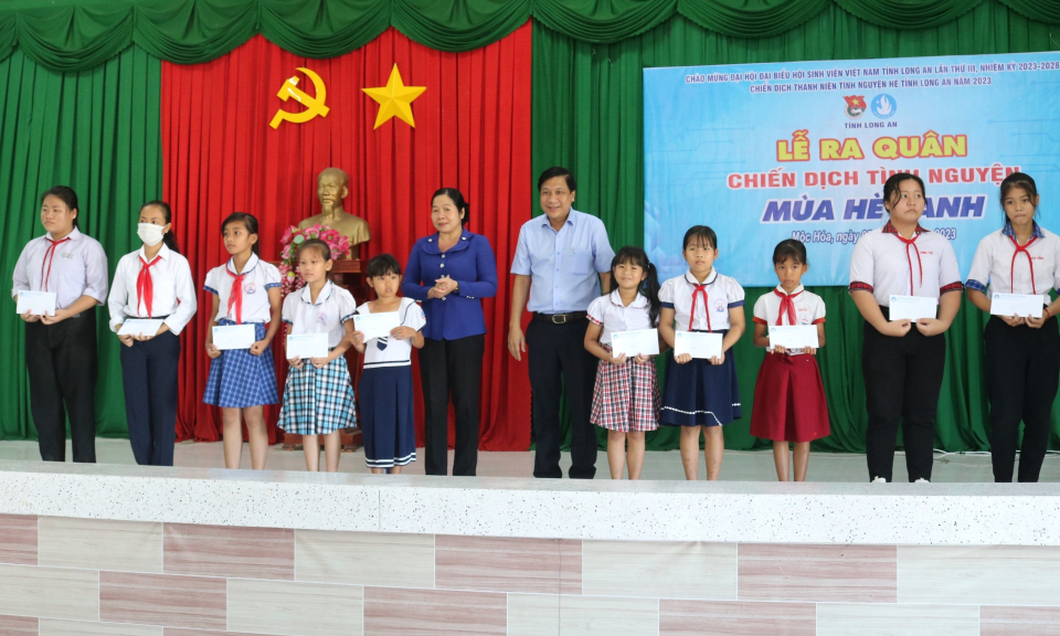 Mộc Hóa - Lễ ra quân chiến dịch tình nguyện Mùa hè xanh năm 2023