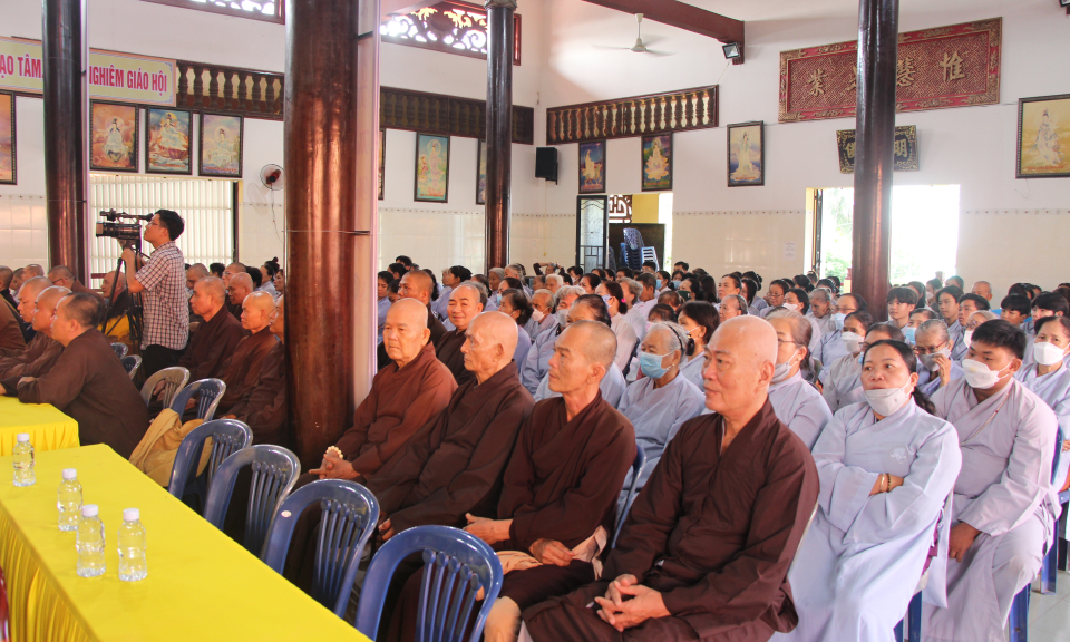 Thủ Thừa khai giảng lớp bồi dưỡng kiến thức Quốc phòng và an ninh trong các cơ sở tôn giáo