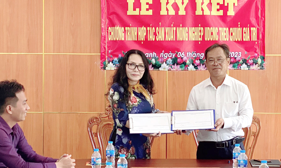 Tân Thạnh ký kết chương trình hợp tác sản xuất nông nghiệp UDCNC theo chuỗi giá trị