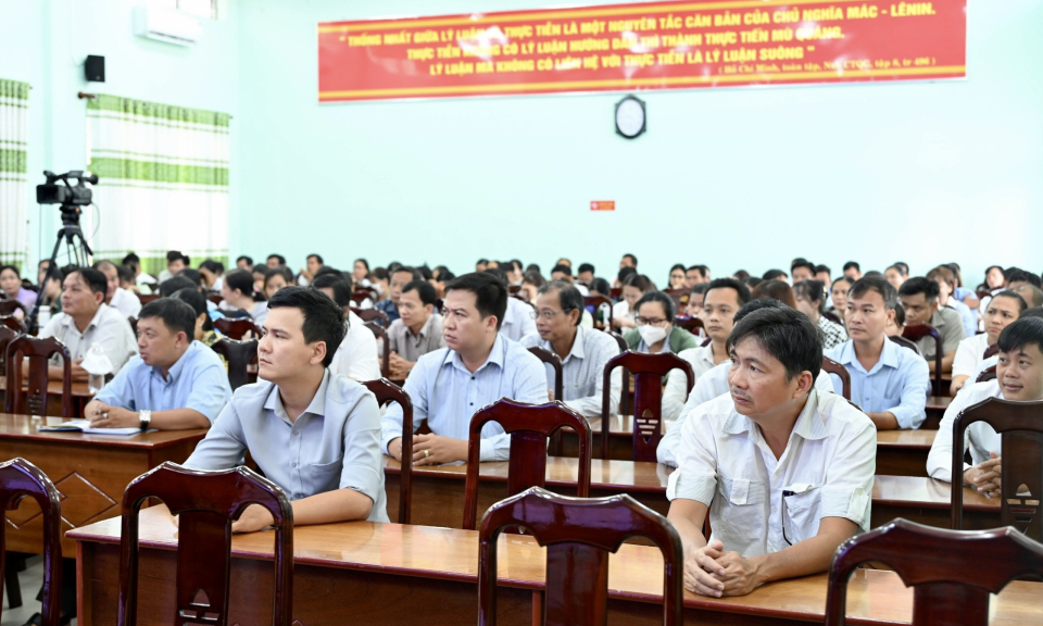 Bến Lức học tập, nghiên cứu tác phẩm “Kiên quyết, kiên trì đấu tranh phòng chống tham nhũng, tiêu cực”