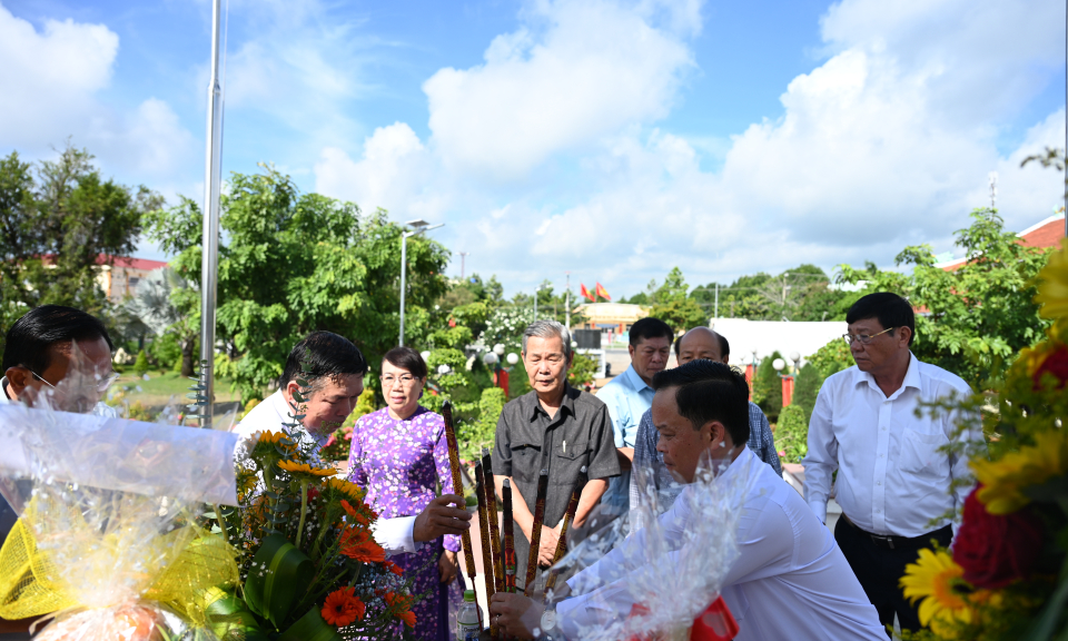 Bến Lức tổ chức lễ an vị anh linh các anh hùng liệt sĩ