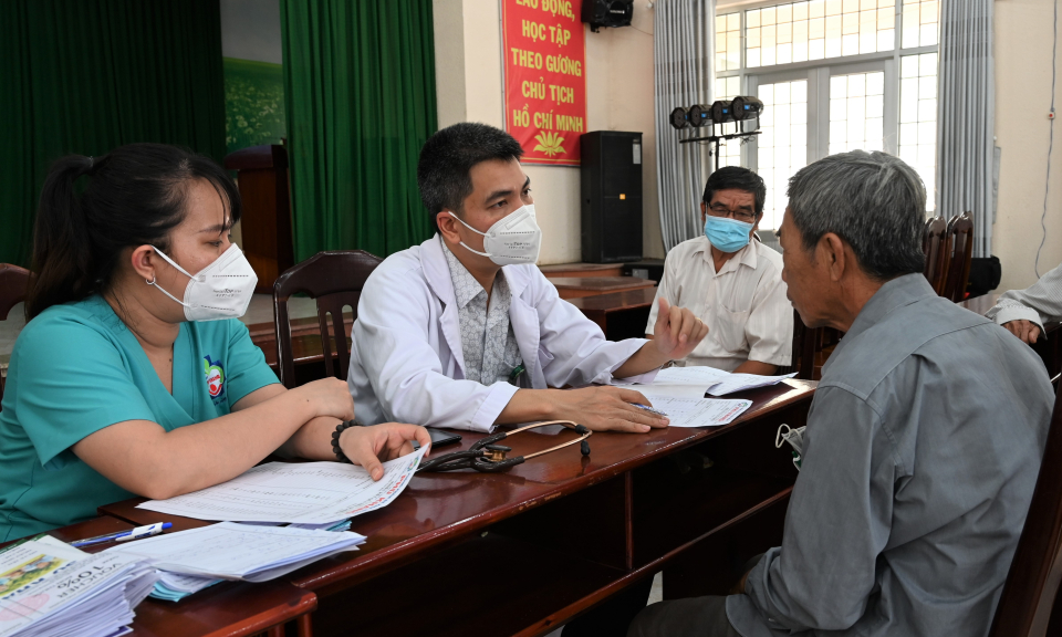 Bến Lức làm tốt công tác chăm sóc sức khỏe định kỳ cho người cao tuổi