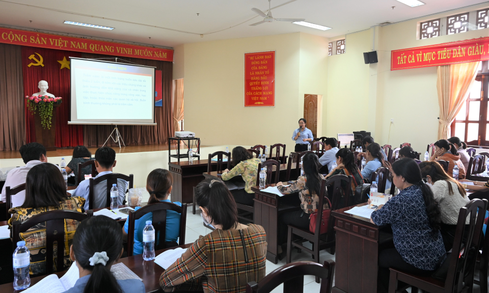 Bến Lức tập huấn, hướng dẫn nghiệp vụ công tác xã hội với người tâm thần