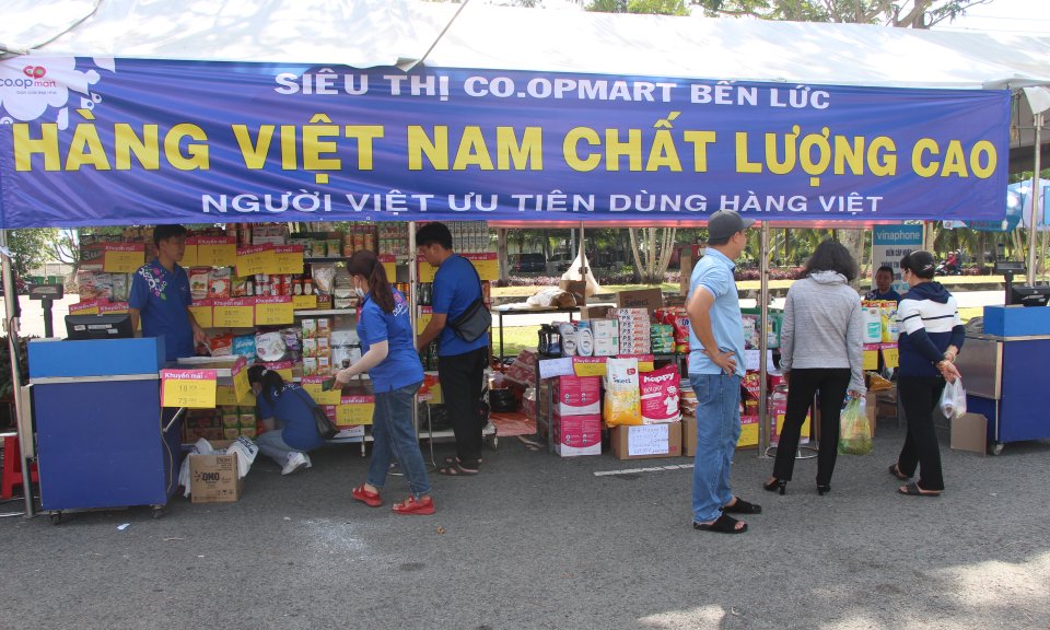 Thủ Thừa tổ chức phiên chợ hàng Việt năm 2023