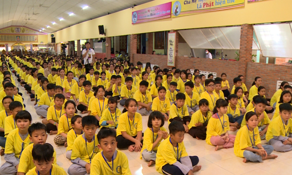Gần 700 thanh thiếu niên tham gia khóa tu mùa hè
