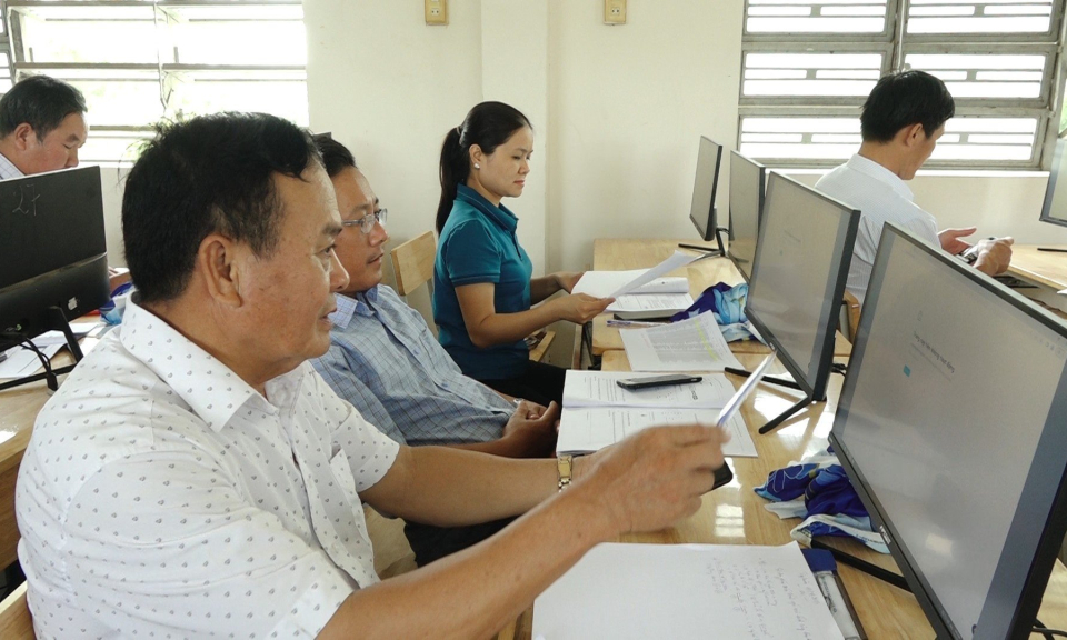 Đức Hòa tập huấn sử dụng phần mềm đánh giá mô hình công dân học tập