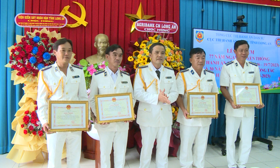 Họp mặt kỷ niệm 77 năm Ngày truyền thống ngành Thi hành án Dân sự