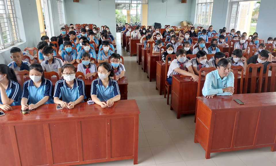  Xã Vĩnh Công, huyện Châu Thành tổ chức sinh hoạt chuyên đề “Phòng, chống bạo lực học đường”