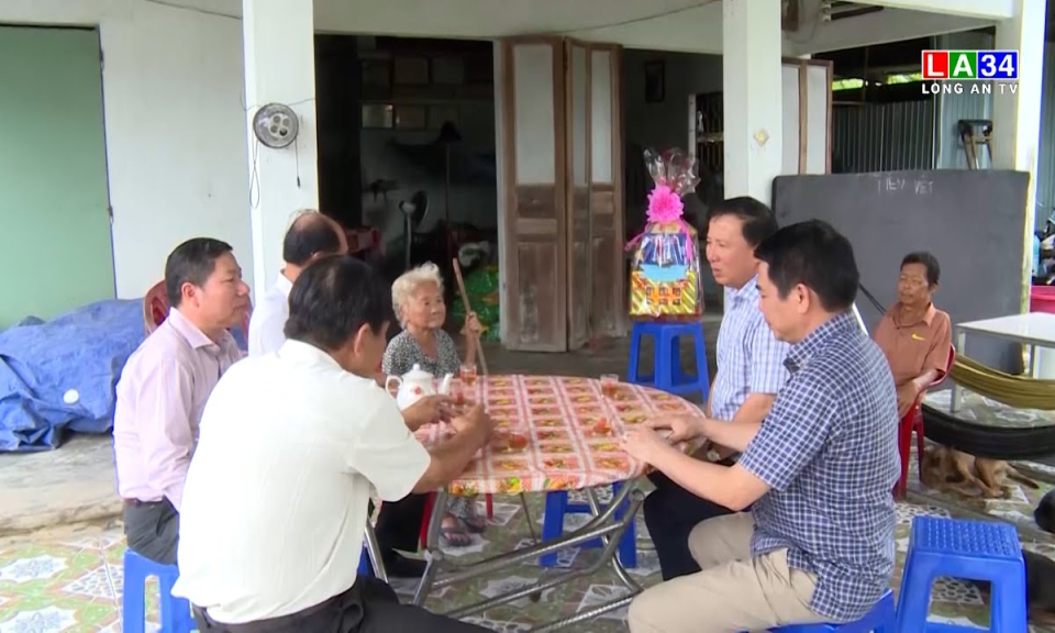 Chủ tịch UBND tỉnh thăm, tặng quà thương, bệnh binh tiêu biểu