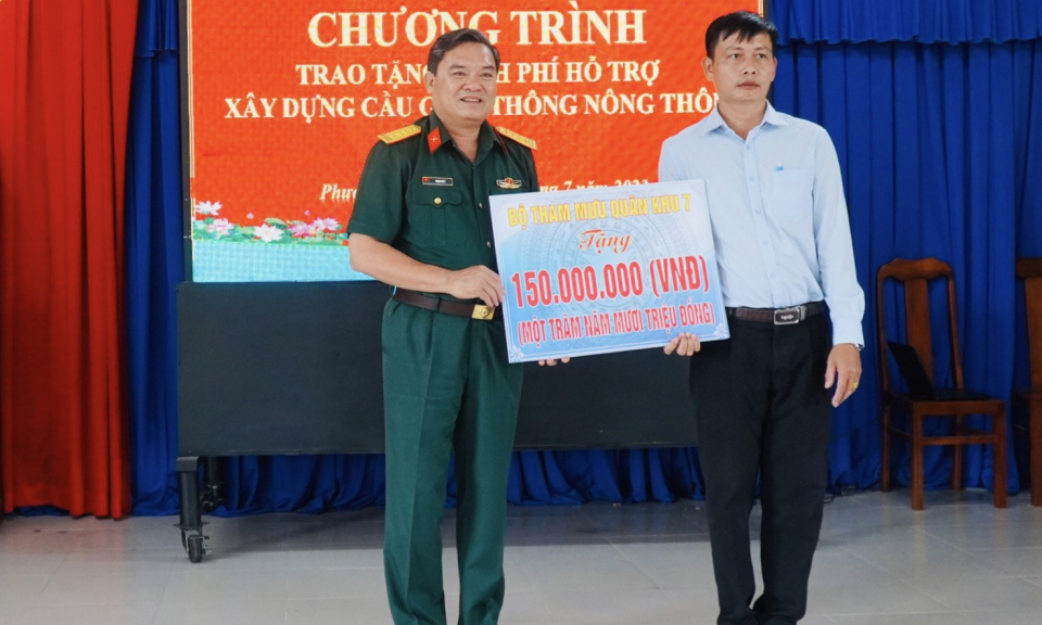 Cần Giuộc trao kinh phí xây cầu giao thông nông thôn