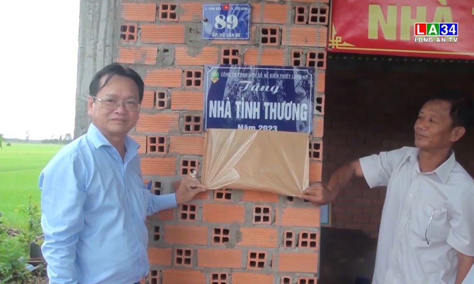 Tân Hưng bàn giao 5 căn nhà tình thương cho hộ nghèo