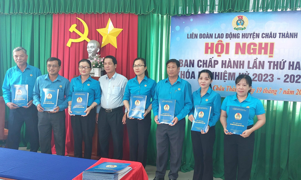 Huyện Châu Thành chuẩn y kết quả bầu cử Ban chấp hành Liên đoàn Lao động huyện nhiệm kỳ 2023 - 2028