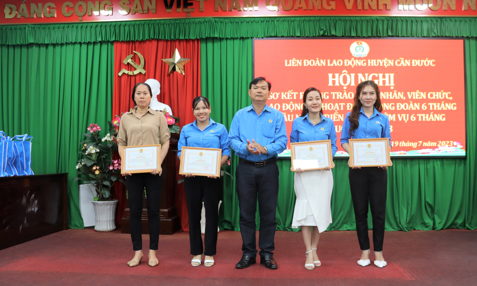 Liên đoàn Lao động huyện Cần Đước sơ kết phong trào công nhân, viên chức, lao động