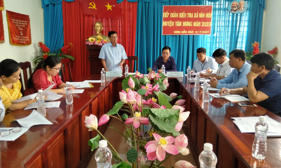 Tân Hưng kiểm tra các tiêu chí văn hóa tại xã Hưng Điền