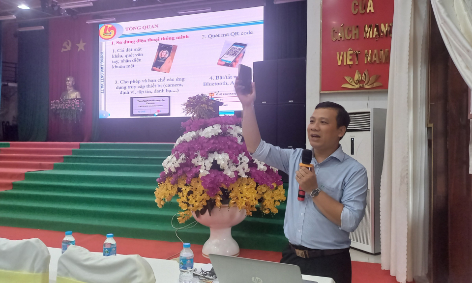 Đức Hòa bồi dưỡng kiến thức nghiệp vụ cho Tổ công nghệ số cộng đồng