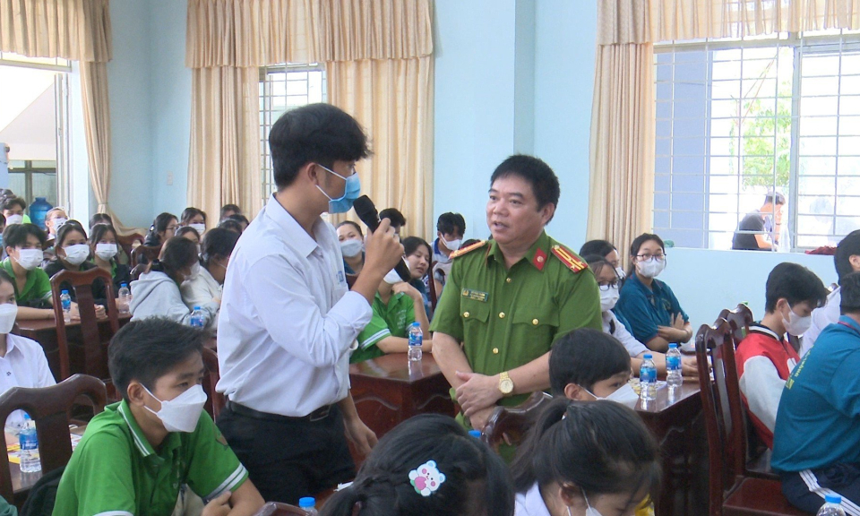 Đức Hòa tuyên truyền phòng, chống ma túy cho đoàn viên, học sinh 