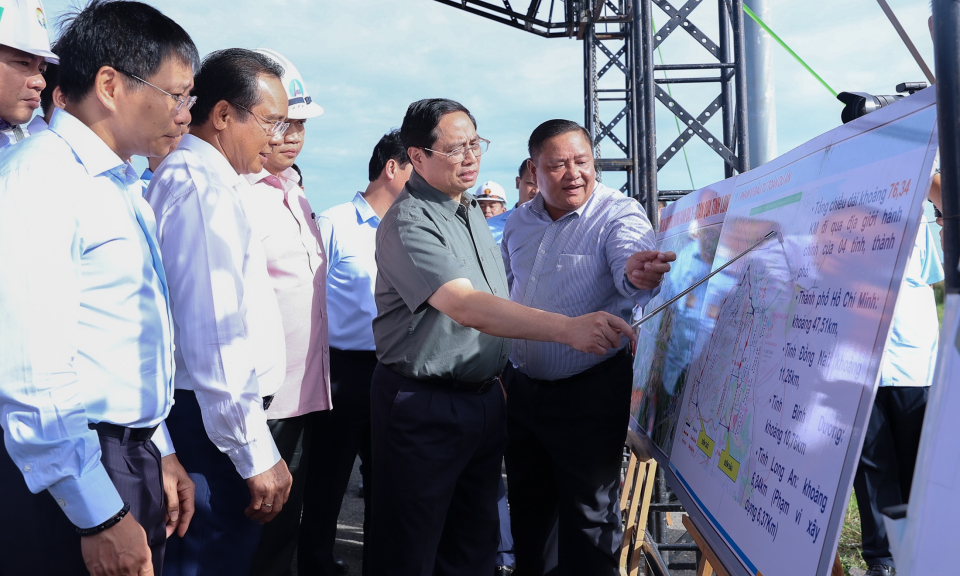 Thủ tướng Chính phủ khảo sát Dự án Vành đai 3 - Thành phố Hồ Chí Minh đoạn qua Long An