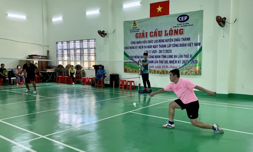 Châu Thành tổ chức giải Cầu lông kỷ niệm Ngày thành lập Công đoàn Việt Nam
