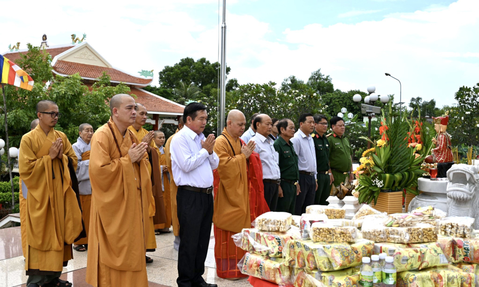 Bến Lức: Lễ cầu siêu, tưởng niệm anh linh các Anh hùng liệt sĩ 