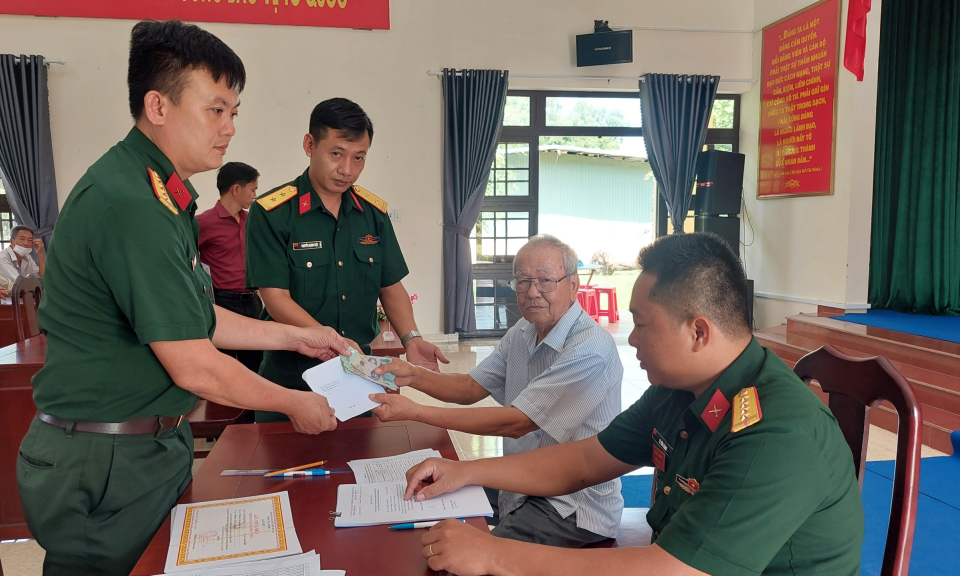 Tân An chi trả chế độ chính sách theo Quyết định 49 của Thủ tướng Chính phủ