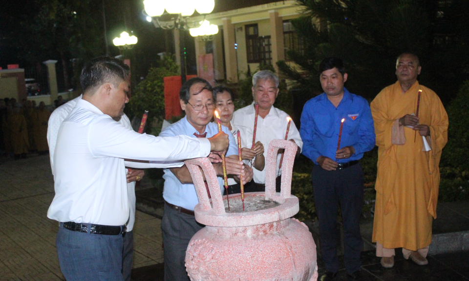 Đức Huệ thắp nến tri ân các Anh hùng Liệt sĩ 