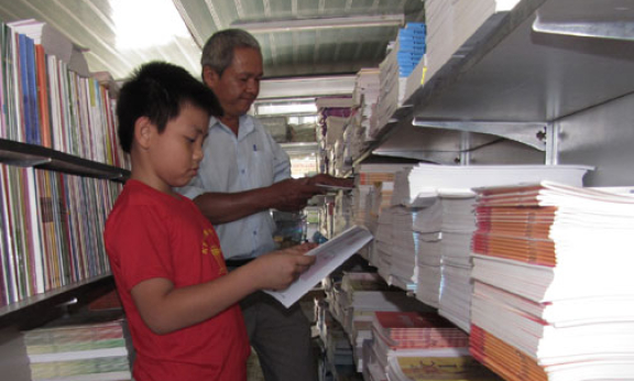 Thị trường sách, thiết bị học tập dồi dào