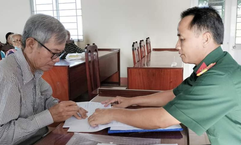 Tân Hưng chi trả trợ cấp một lần cho các đối tượng