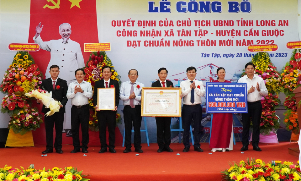 Xã Tân Tập, huyện Cần Giuộc đón nhận danh hiệu xã Nông thôn mới