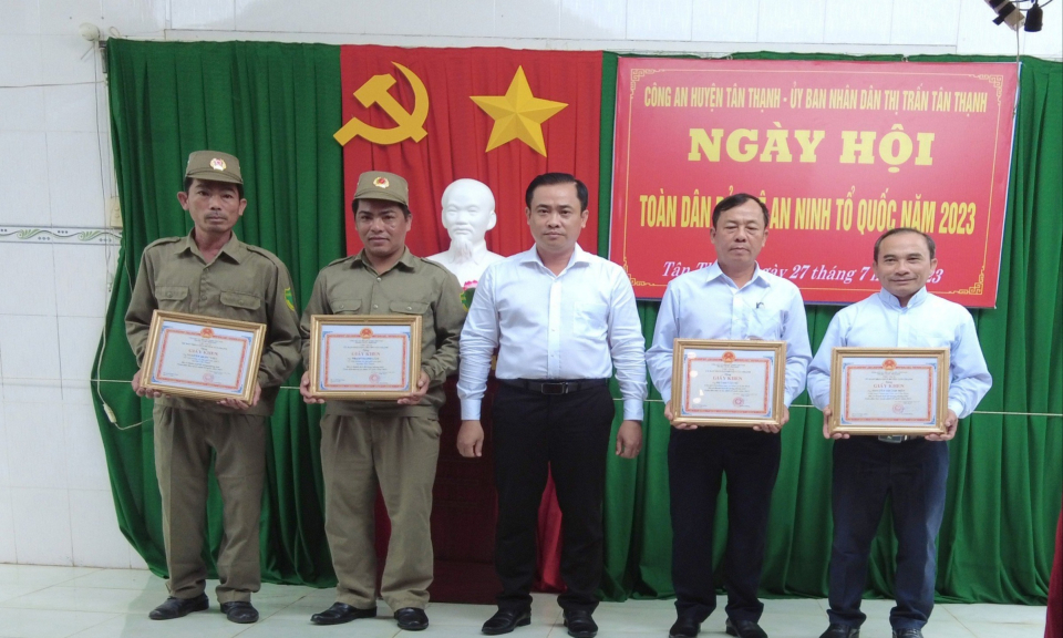 Tân Thạnh tổ chức Ngày hội toàn dân bảo vệ an ninh Tổ quốc Giáo xứ Kiến Bình