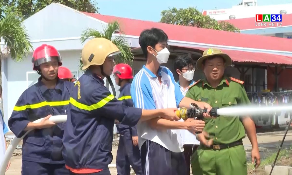 Trải nghiệm thú vị từ chương trình “Một ngày làm lính cứu hỏa”