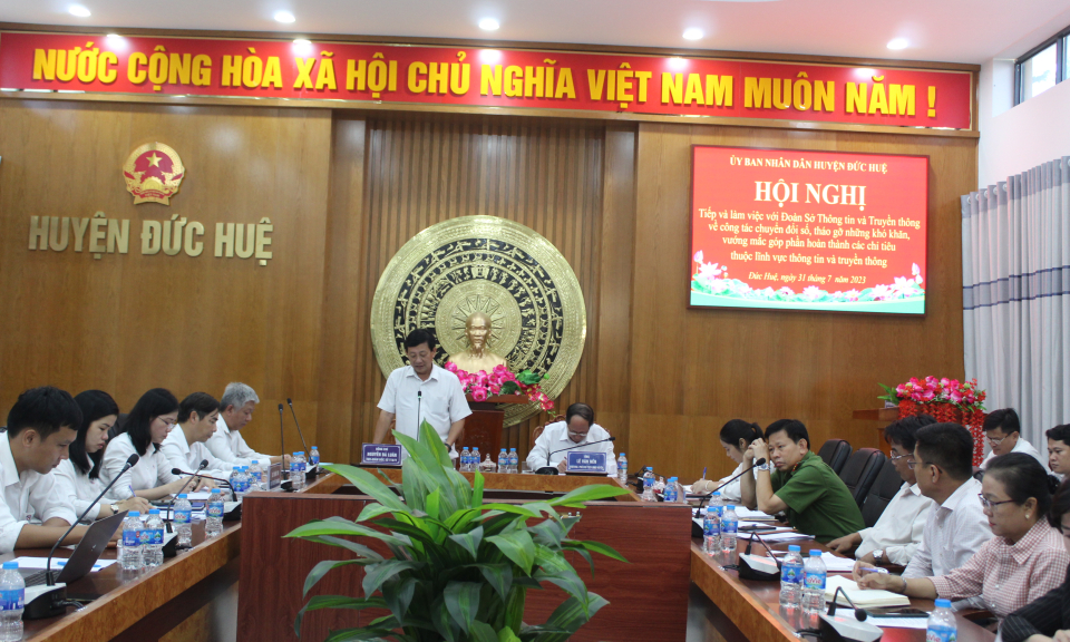 Sở Thông tin và Truyền thông tỉnh làm việc với huyện Đức Huệ về công tác chuyển đổi số