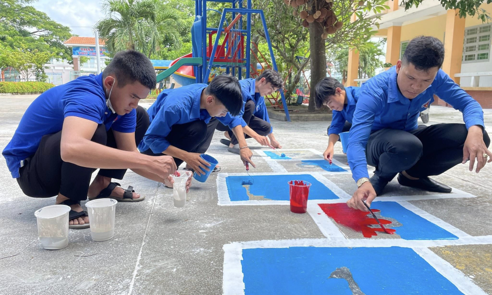 Bến Lức tạo sân chơi cho thiếu nhi trong trường học