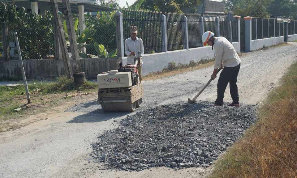 Bến Lức: Nhân dân đóng góp hơn 13,3 tỷ đồng để làm đường giao thông nông thôn
