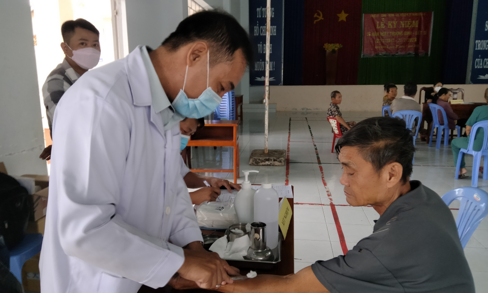 Bệnh viện Phổi Long An triển khai sàng lọc phát hiện bệnh nhân lao các xã biên giới huyện Tân Hưng