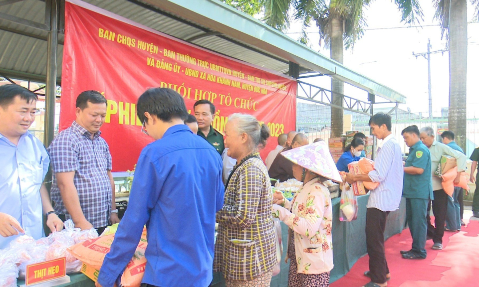 Đức Hòa tổ chức phiên chợ 0 đồng