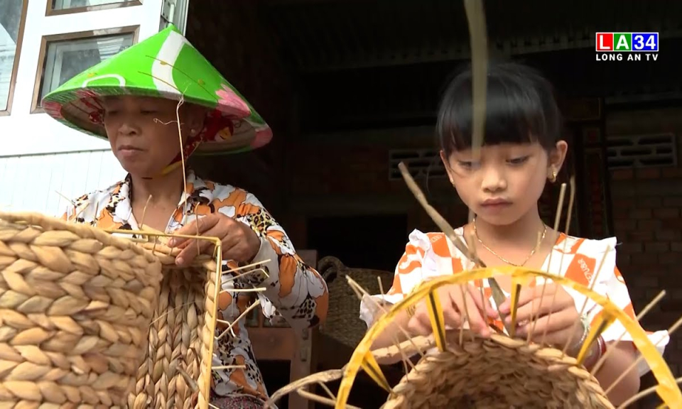 Nghề đan lục bình - Mô hình sinh kế cho phụ nữ nông thôn