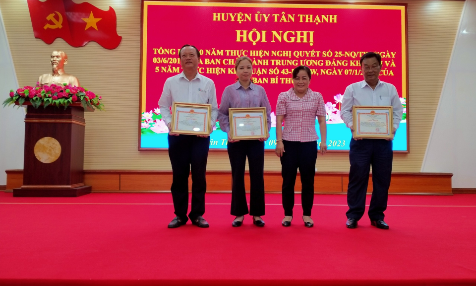Tân Thạnh tổng kết 10 năm tăng cường và đổi mới sự lãnh đạo của Đảng đối với công tác dân vận