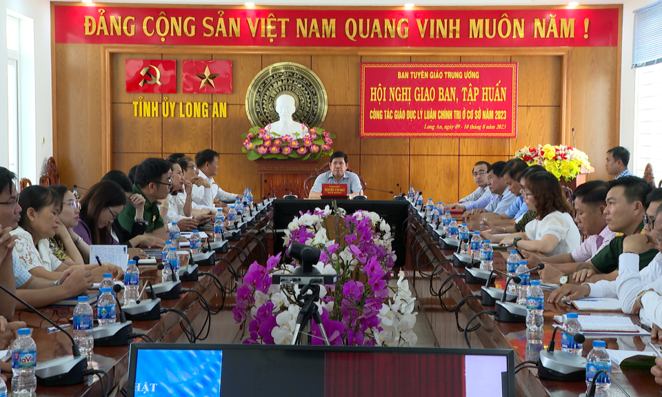 Tập huấn công tác giáo dục lý luận chính trị ở cơ sở năm 2023