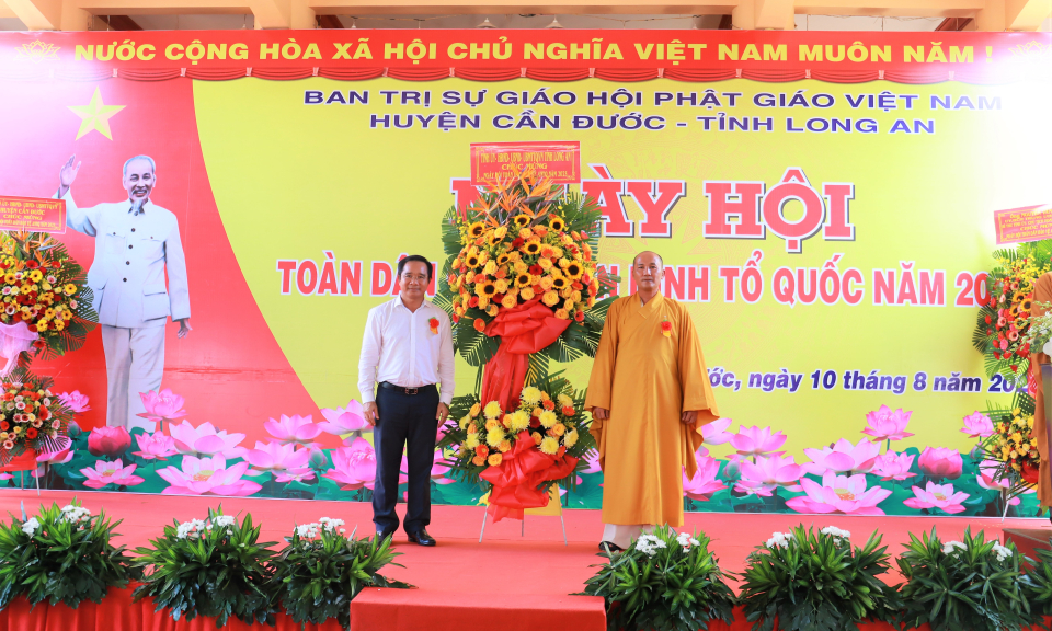 Bí thư Tỉnh ủy dự Ngày hội Toàn dân bảo vệ an ninh Tổ quốc điểm tại Cần Đước