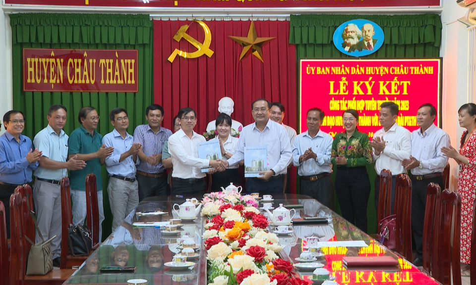 Đài Phát thanh và Truyền hình Long An và huyện Châu Thành ký kết phối hợp tuyên truyền
