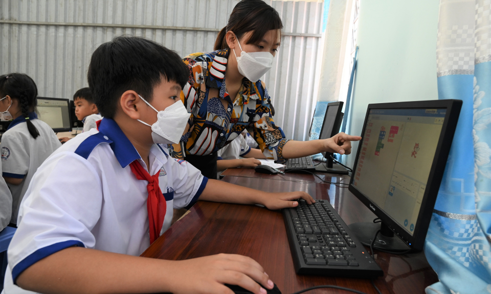 Bến Lức thiếu 169 giáo viên trước thềm năm học mới
