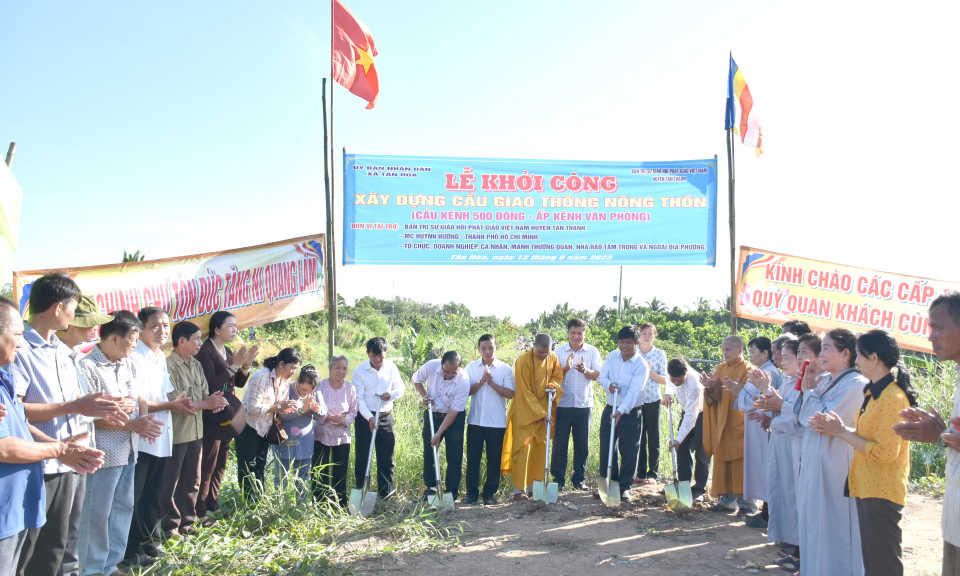 Tân Thạnh khởi công cầu giao thông nông thôn