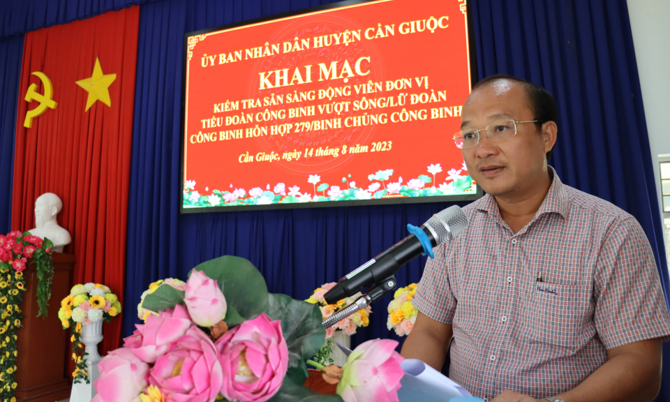 Cần Giuộc khai mạc kiểm tra sẵn sàng động viên