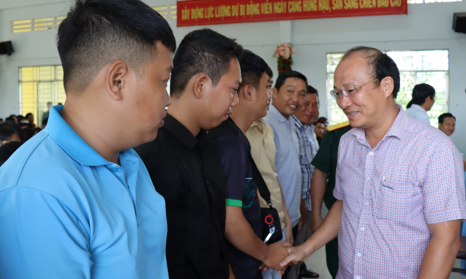 Cần Giuộc khai mạc kiểm tra sẵn sàng động viên