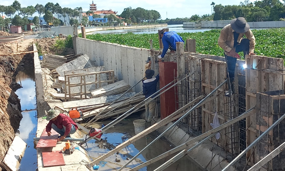 Công trình Kè sông Bảo Định hoàn thành trong tháng 8/2023