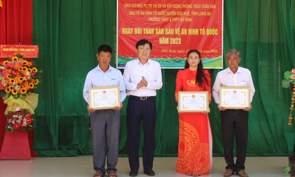 Đức Huệ tổ chức điểm Ngày hội Toàn dân bảo vệ ANTQ khối cơ quan, doanh nghiệp, cơ sở giáo dục