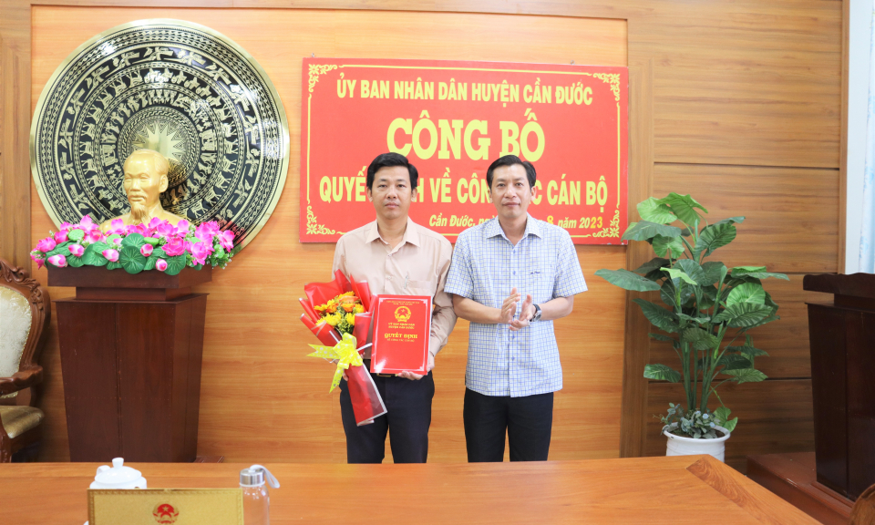  Cần Đước điều động Phó Chủ tịch UBND xã Tân Chánh giữ chức Giám đốc Trung tâm Văn hóa, Thông tin và Truyền thanh