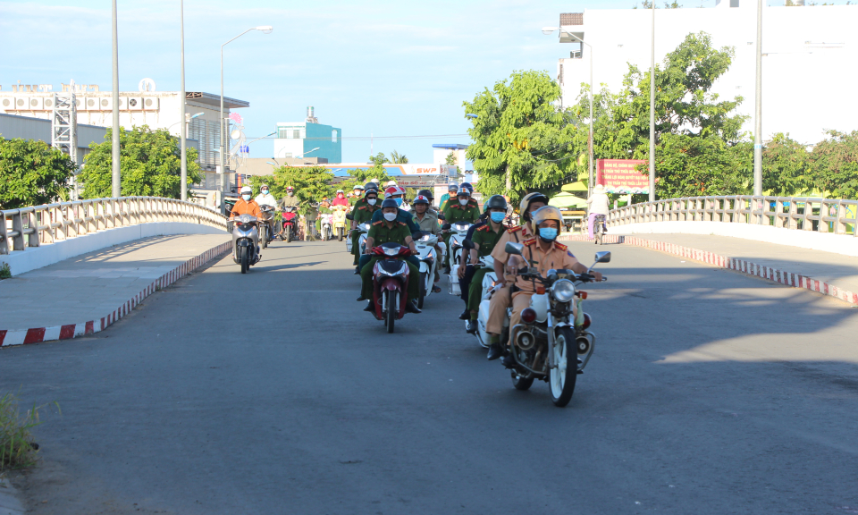 Thủ Thừa ra quân mở đợt cao điểm tấn công tội phạm, đảm bảo an ninh trật tự, an toàn giao thông