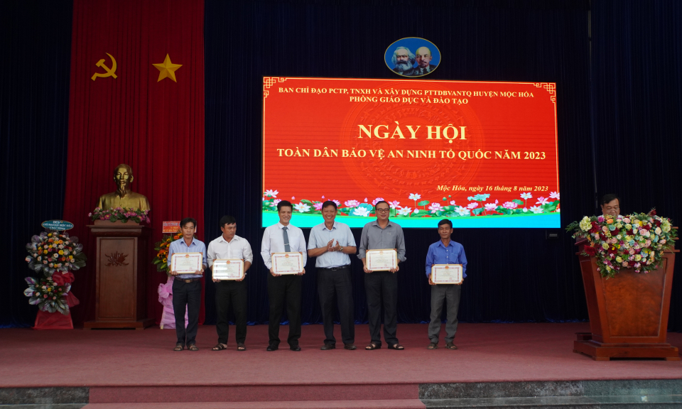 Mộc Hóa tổ chức ngày hội Toàn dân bảo vệ an ninh Tổ quốc